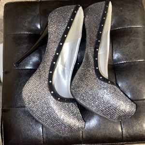 COPY - EUC Super hot silver and black faux reptile heels.